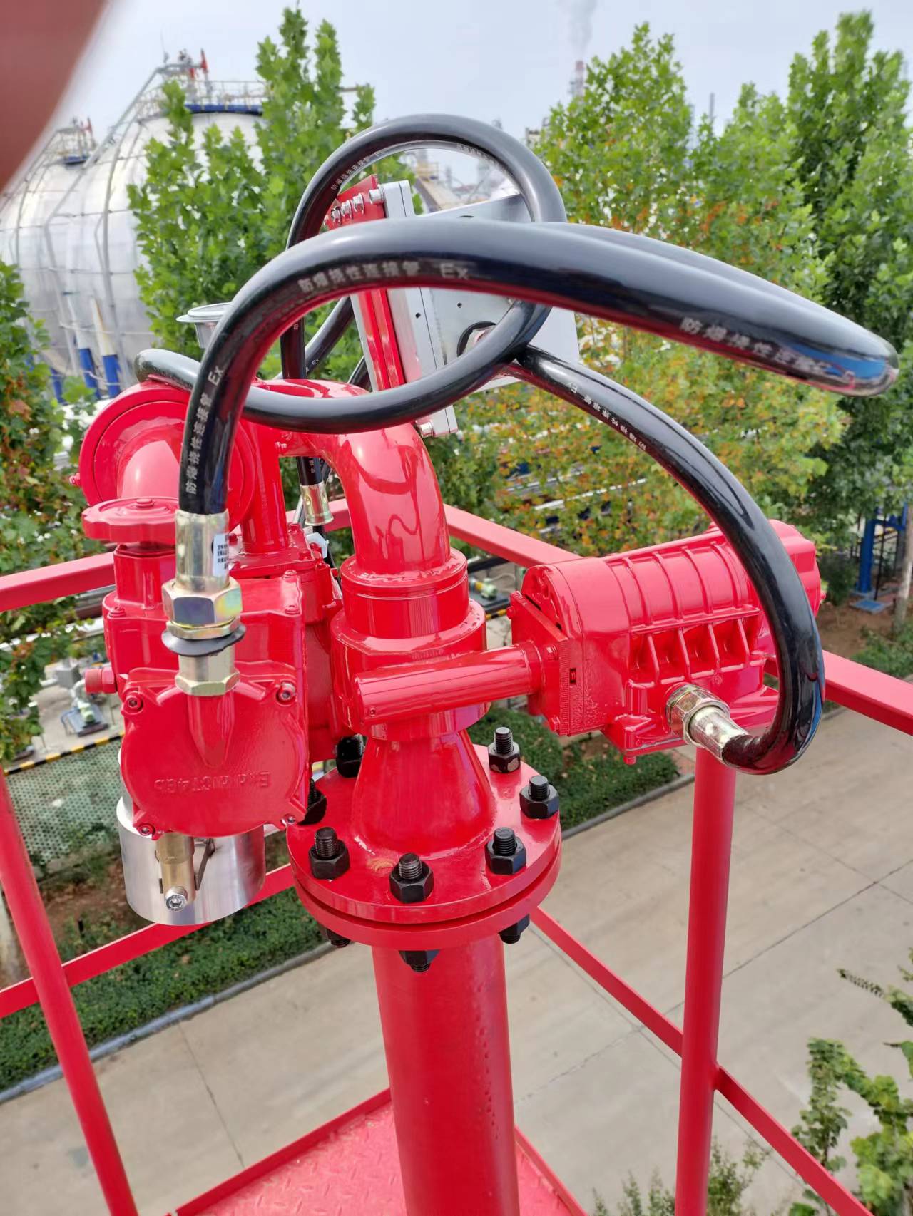 <a href=http://liuyanba.cn/index.php/product/index/id/46.html target='_blank'>電控消防水炮</a>安裝液化氫卸車區(qū)